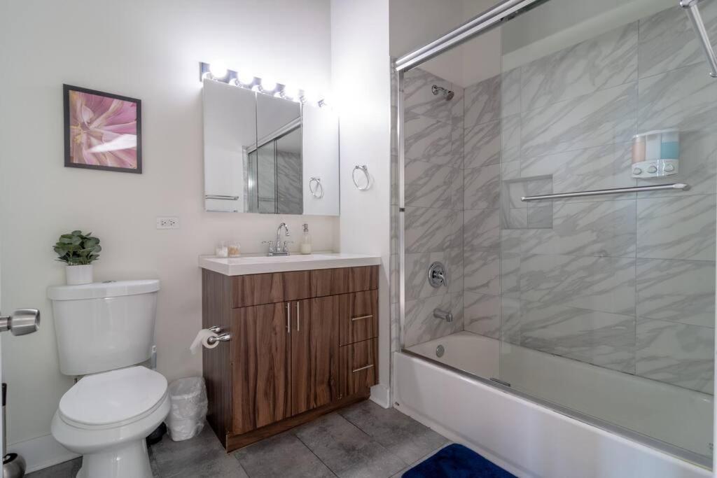 Spacious 2Br Vacation Rental With City View, Optional Parking And Gym Near Mccormick Place & Downtown Chicago Attractions Extérieur photo